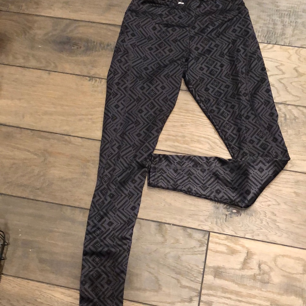 Workout leggings with Coolmax.